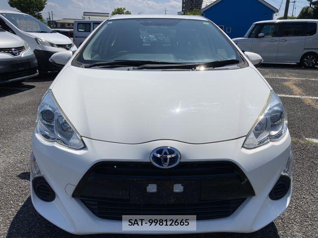 Toyota AQUA 2015-07 8206275-3