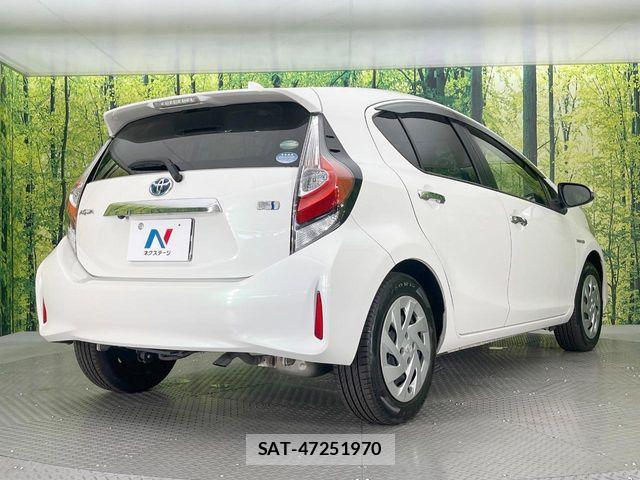 Toyota AQUA 2017-11 8206263-16