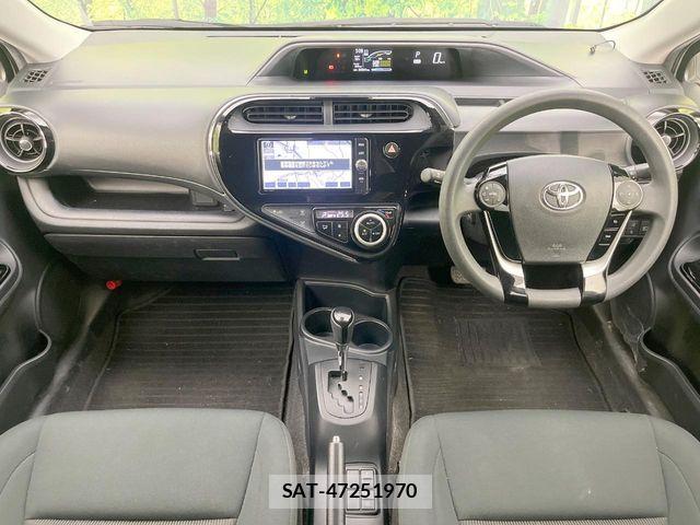 Toyota AQUA 2017-11 8206263-1