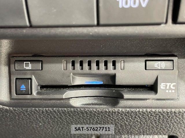 Toyota AQUA 2021-09 8206252-5