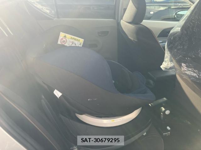 Toyota AQUA 2012-06 8206313-9