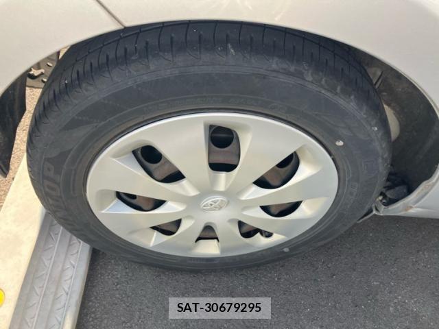 Toyota AQUA 2012-06 8206313-11