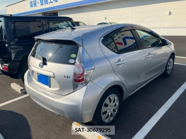 Toyota AQUA 2012-06 8206313-12