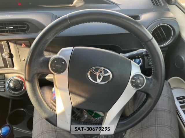 Toyota AQUA 2012-06 8206313-21