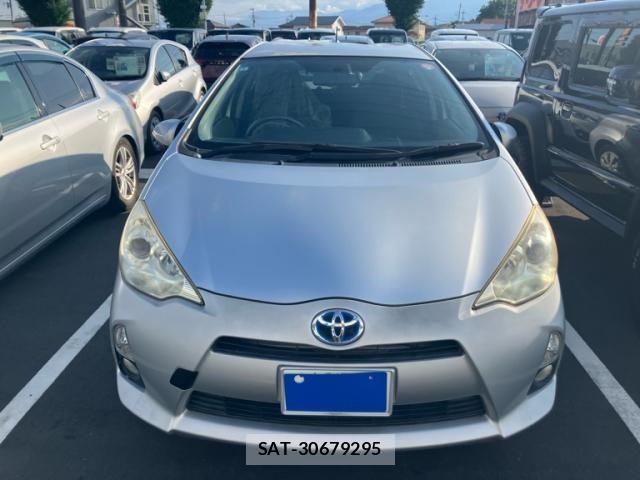 Toyota AQUA 2012-06 8206313-2