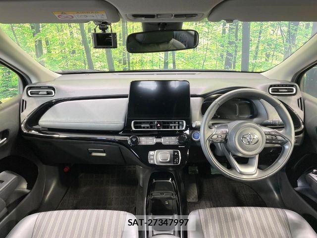 Toyota AQUA 2022-03 8206251-1