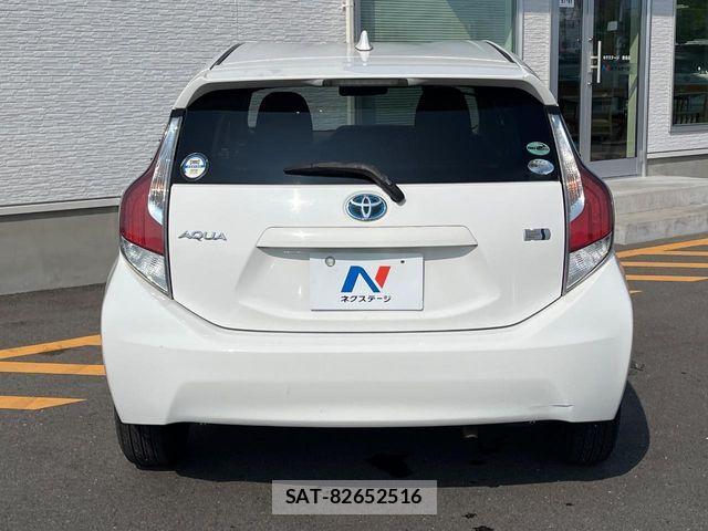 Toyota AQUA 2016-01 8206285-14