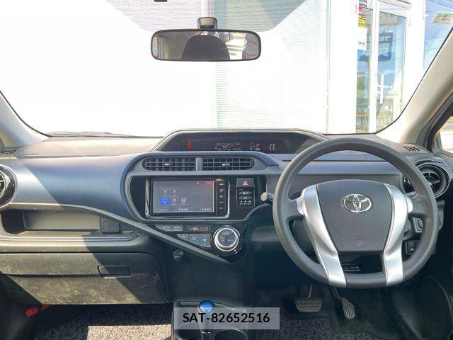Toyota AQUA 2016-01 8206285-1
