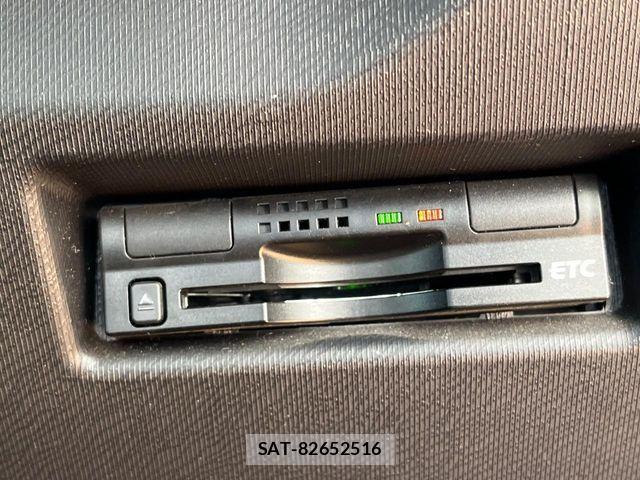 Toyota AQUA 2016-01 8206285-3