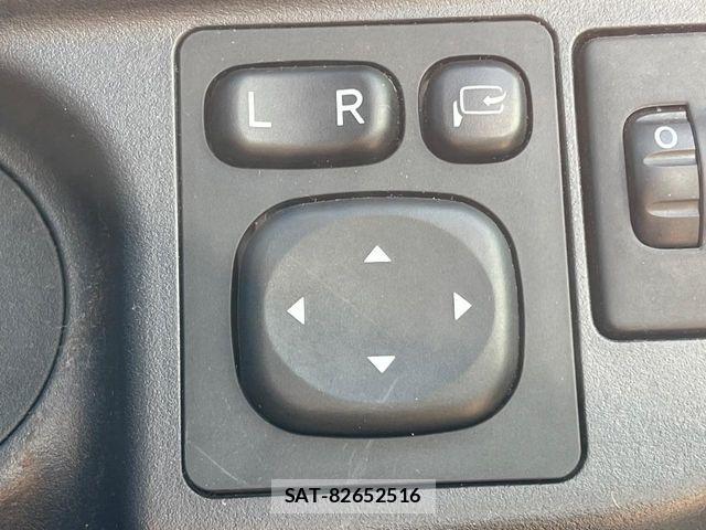 Toyota AQUA 2016-01 8206285-6