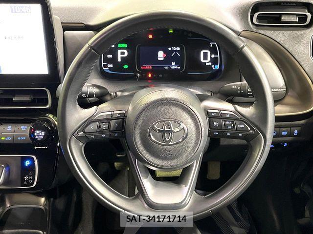 Toyota AQUA 2023-03 8206248-10