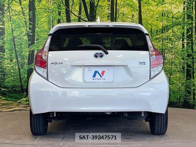 Toyota AQUA 2016-05 8206267-14