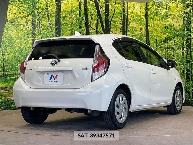 Toyota AQUA 2016-05 8206267-16