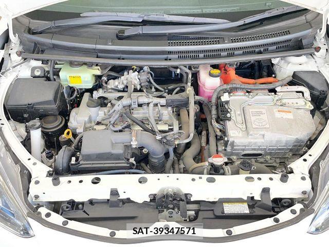 Toyota AQUA 2016-05 8206267-17