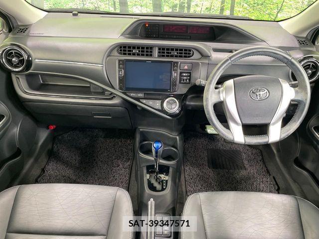 Toyota AQUA 2016-05 8206267-1