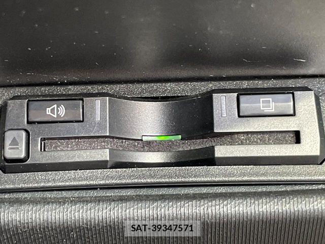 Toyota AQUA 2016-05 8206267-6