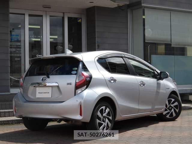Toyota AQUA 2020-04 8206260-1