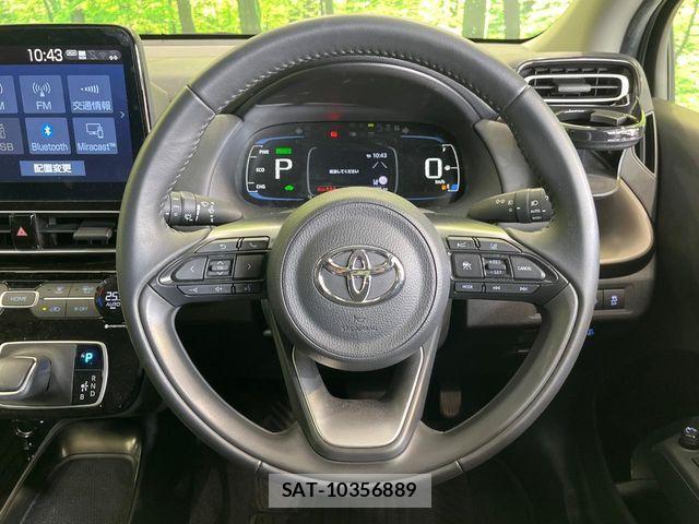 Toyota AQUA 2023-10 8206249-10