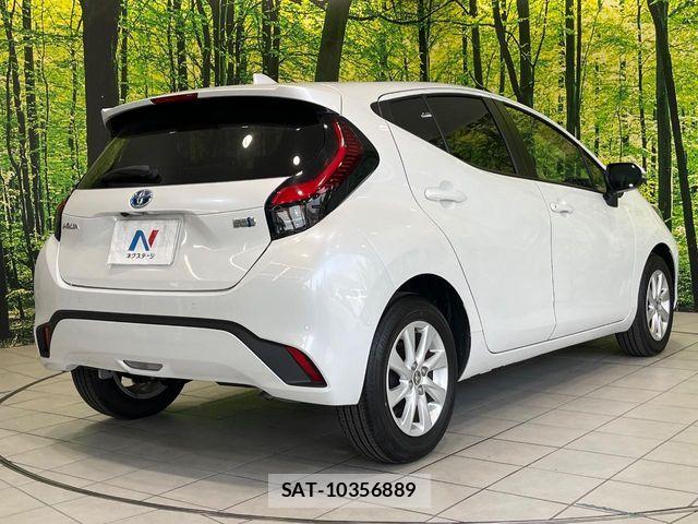 Toyota AQUA 2023-10 8206249-16