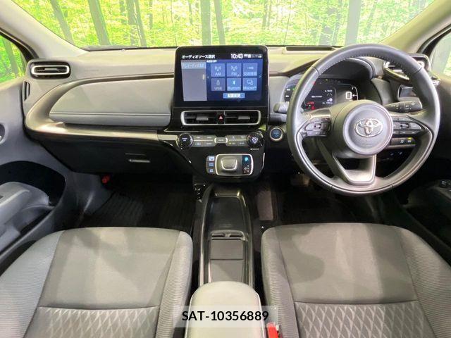 Toyota AQUA 2023-10 8206249-1