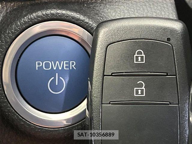 Toyota AQUA 2023-10 8206249-6