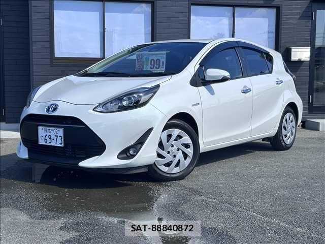 Toyota AQUA 2018-03 8206273-0