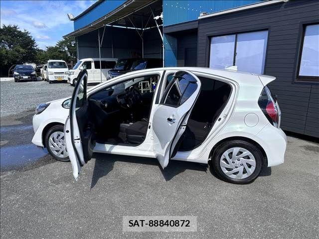 Toyota AQUA 2018-03 8206273-13