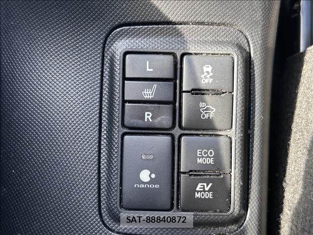 Toyota AQUA 2018-03 8206273-17