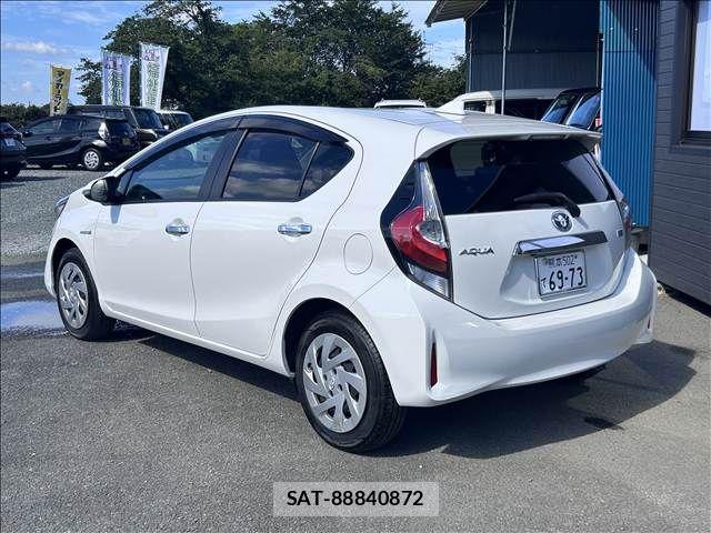 Toyota AQUA 2018-03 8206273-1