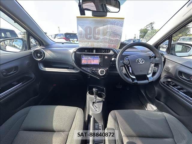 Toyota AQUA 2018-03 8206273-2