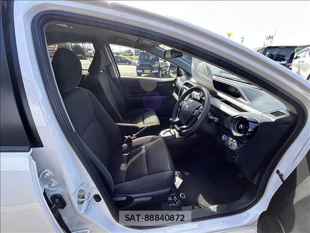 Toyota AQUA 2018-03 8206273-5