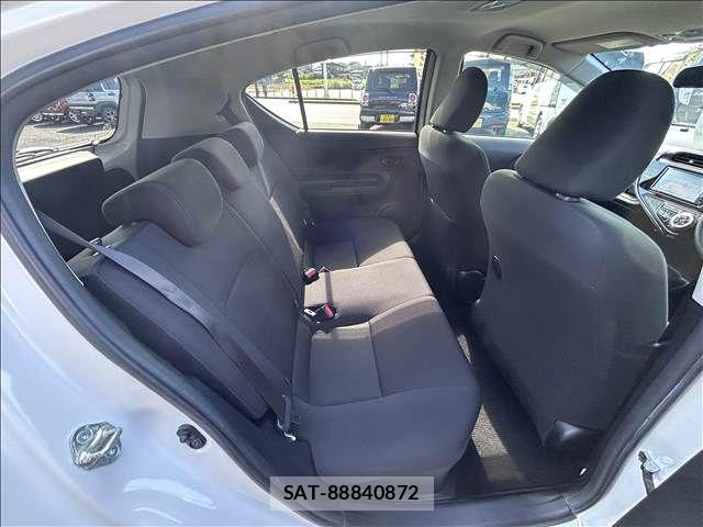 Toyota AQUA 2018-03 8206273-6