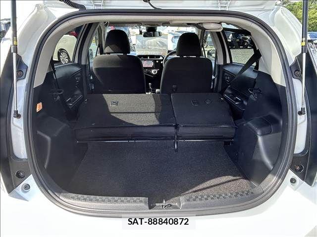 Toyota AQUA 2018-03 8206273-7