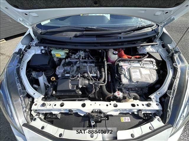 Toyota AQUA 2018-03 8206273-8