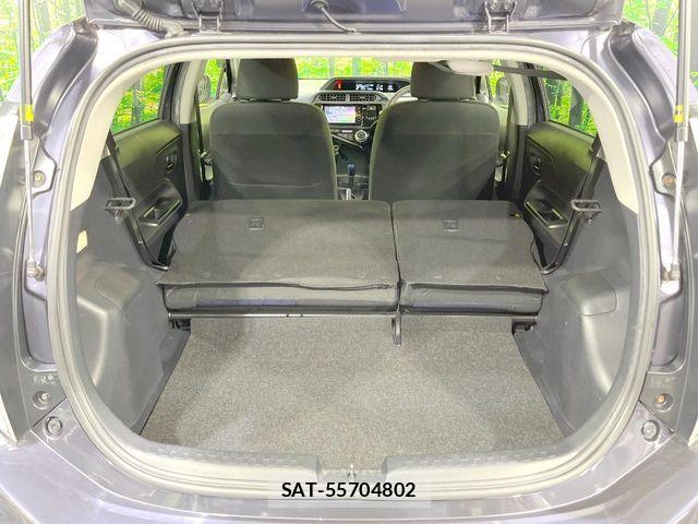 Toyota AQUA 2015-10 8206281-9