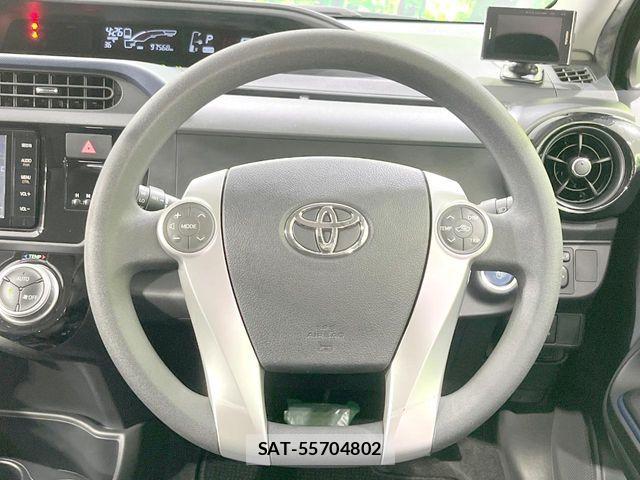 Toyota AQUA 2015-10 8206281-10