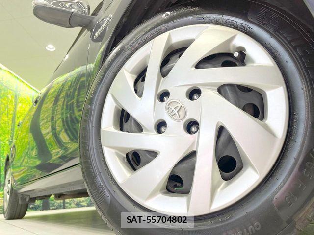 Toyota AQUA 2015-10 8206281-12