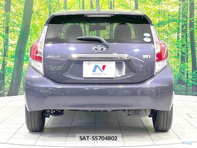 Toyota AQUA 2015-10 8206281-14