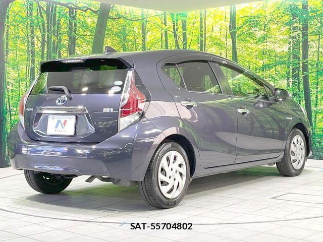 Toyota AQUA 2015-10 8206281-16