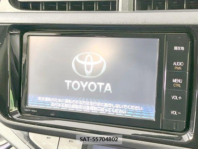 Toyota AQUA 2015-10 8206281-2