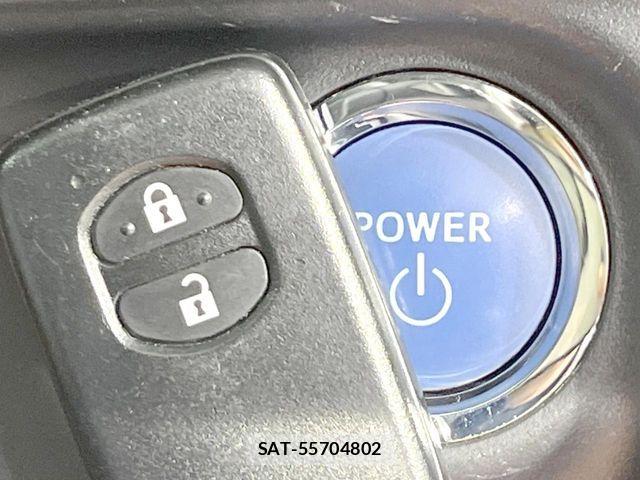 Toyota AQUA 2015-10 8206281-6