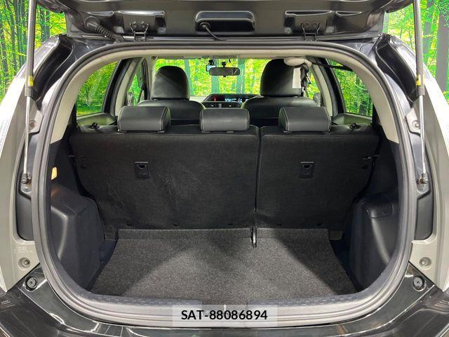 Toyota AQUA 2014-03 8206288-9