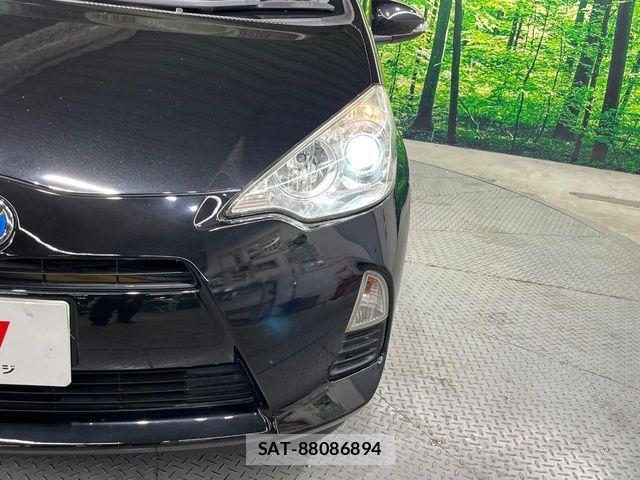 Toyota AQUA 2014-03 8206288-11