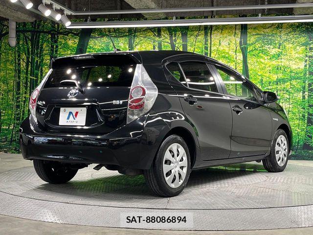 Toyota AQUA 2014-03 8206288-16
