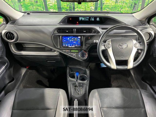 Toyota AQUA 2014-03 8206288-1