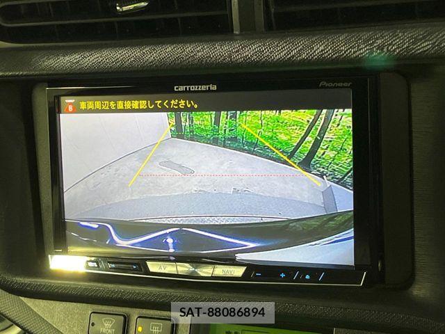 Toyota AQUA 2014-03 8206288-3