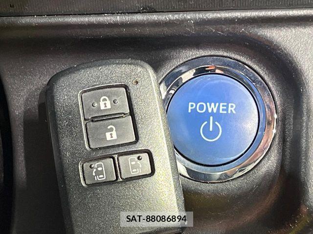 Toyota AQUA 2014-03 8206288-4