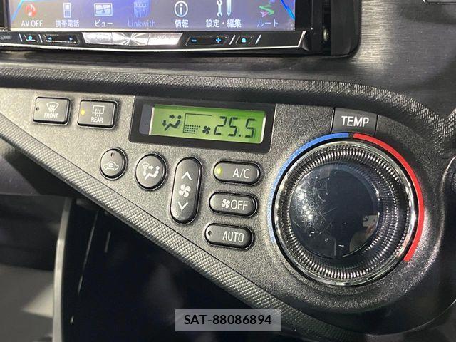 Toyota AQUA 2014-03 8206288-5