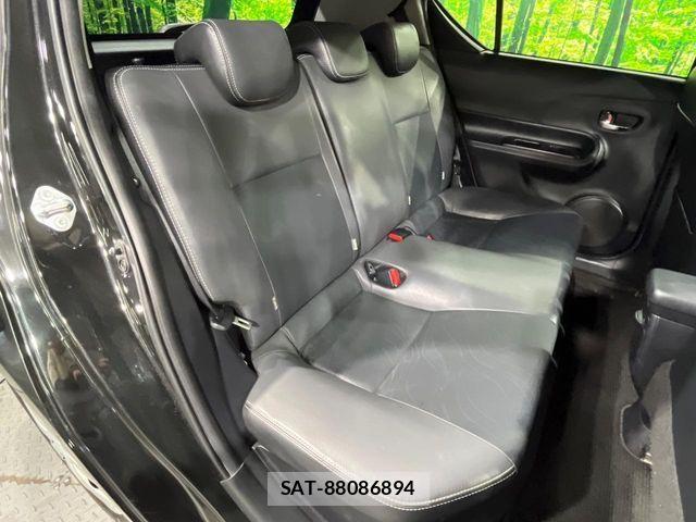 Toyota AQUA 2014-03 8206288-8
