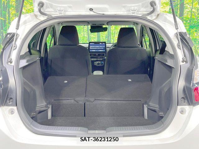 Toyota AQUA 2025-01 8206250-9